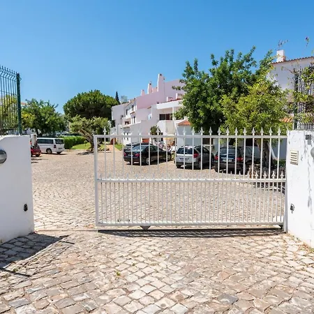 Adorable Blazing Flat - Pool & Garage Vilamoura