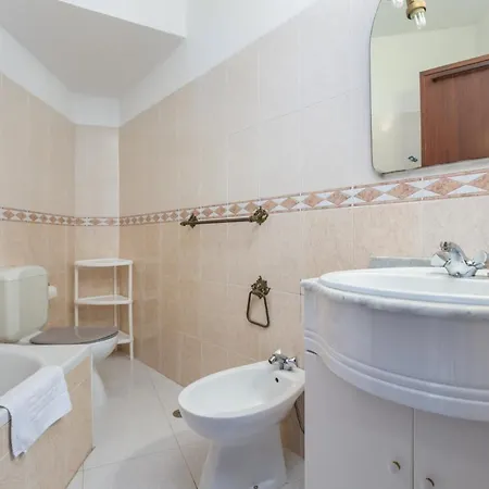 Adorable Blazing Flat - Pool & Garage Daire
