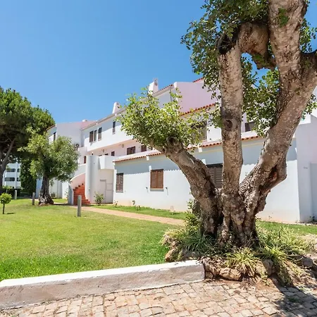 Adorable Blazing Flat - Pool & Garage Vilamoura